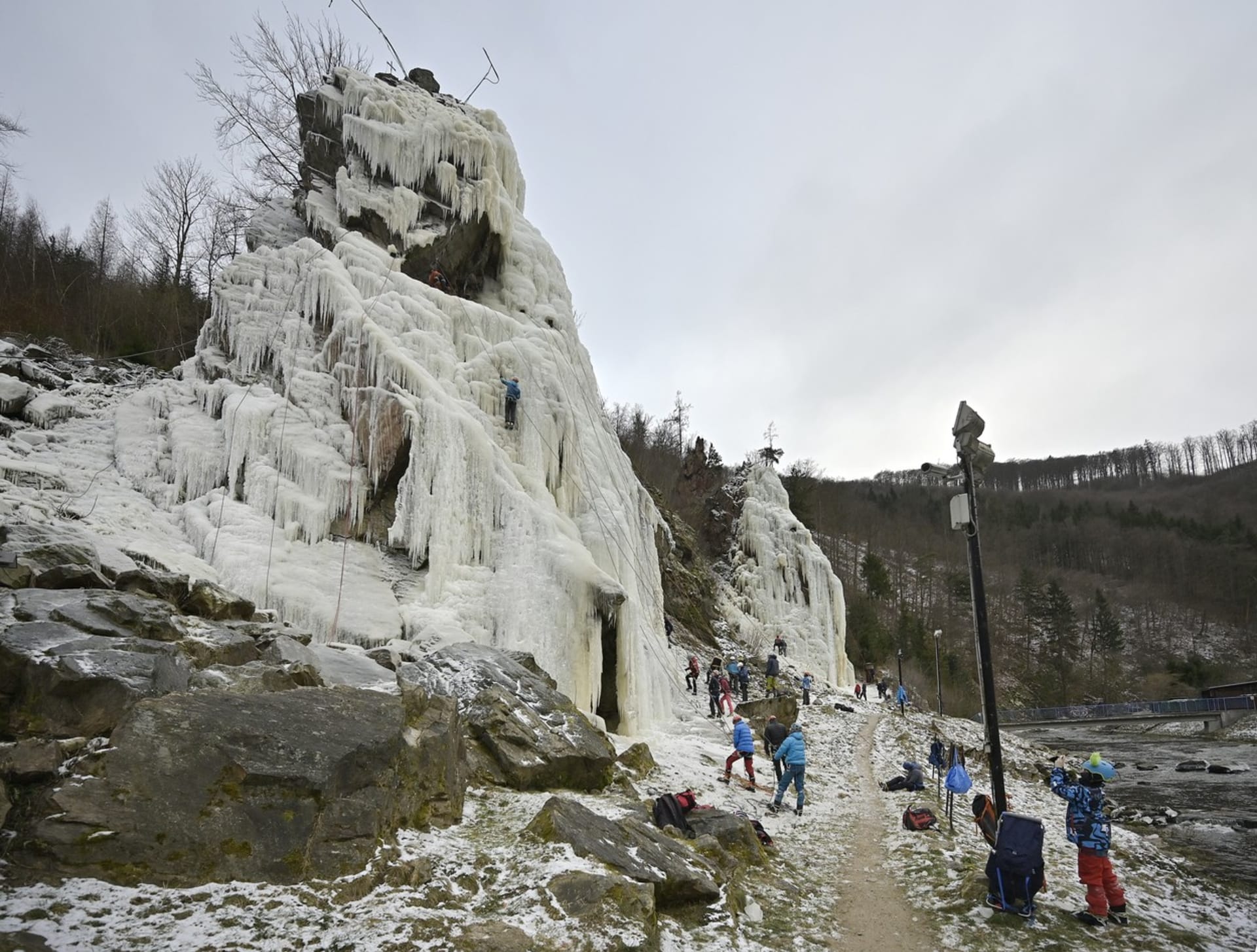 Ledová stěna Vír je nejvyšším ledopádem v České republice a vůbec nejvyšším uměle vytvořeným ledovým útvarem v Evropě.