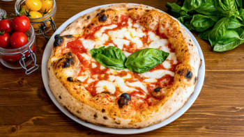 Jak poznáte pravou pizzu s neapolskými rysy? Poradíme vám!