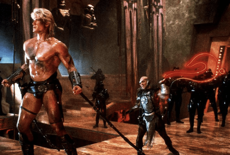 Dolph Lundgren jako He-Man ve filmu Vládci vesmíru