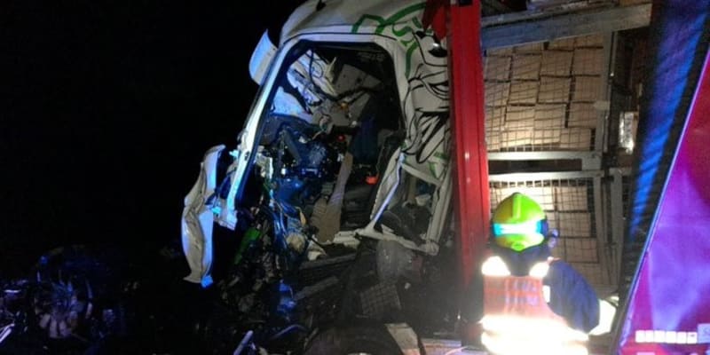 Hasiči na Plzeňsku zasahují u dopravních nehod.