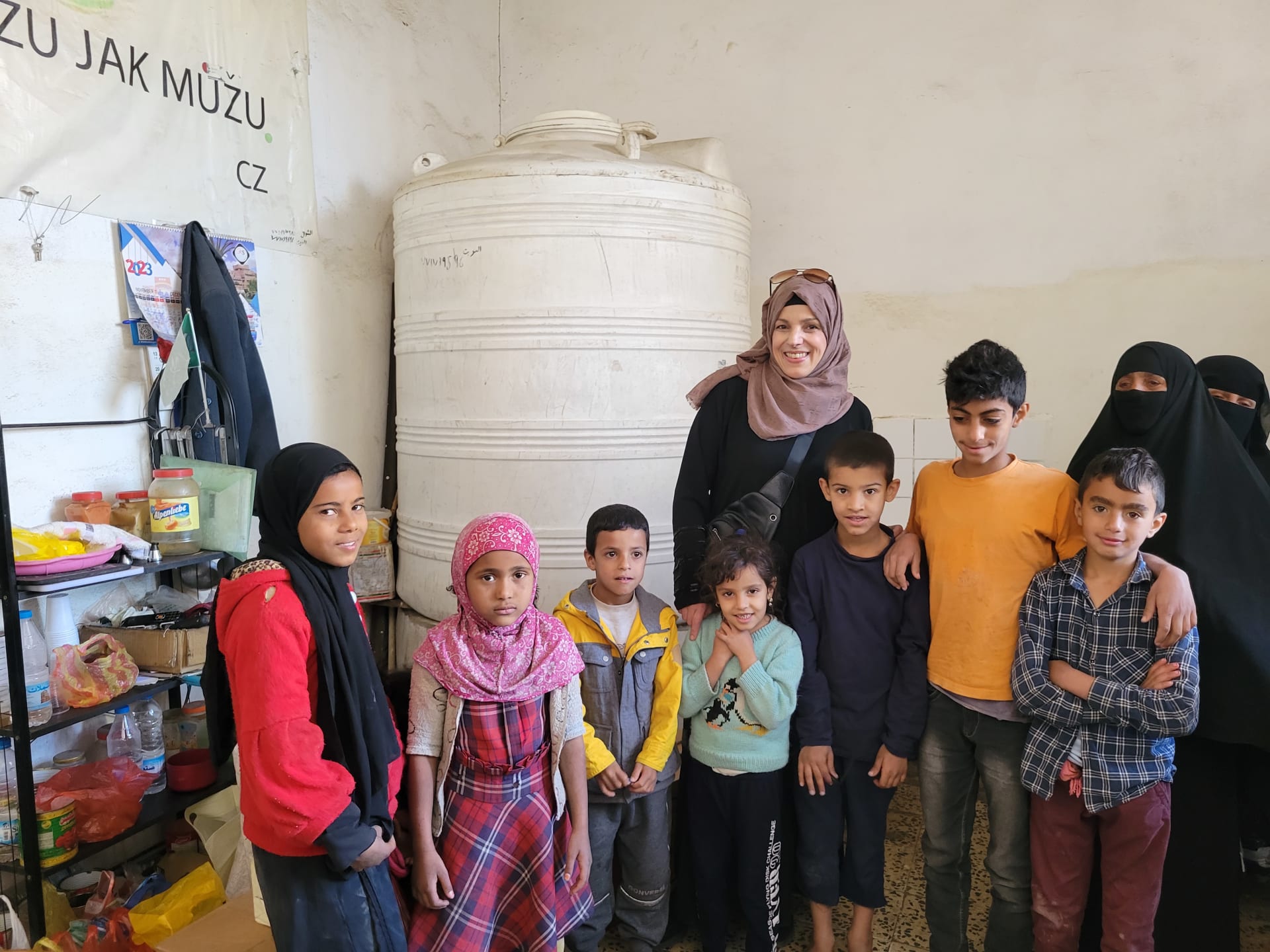 Sabina Addailamy s jemenskými dětmi 