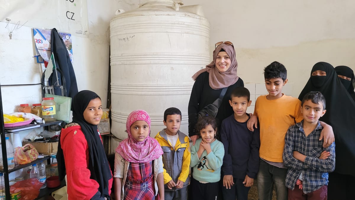 Sabina Addailamy s jemenskými dětmi 