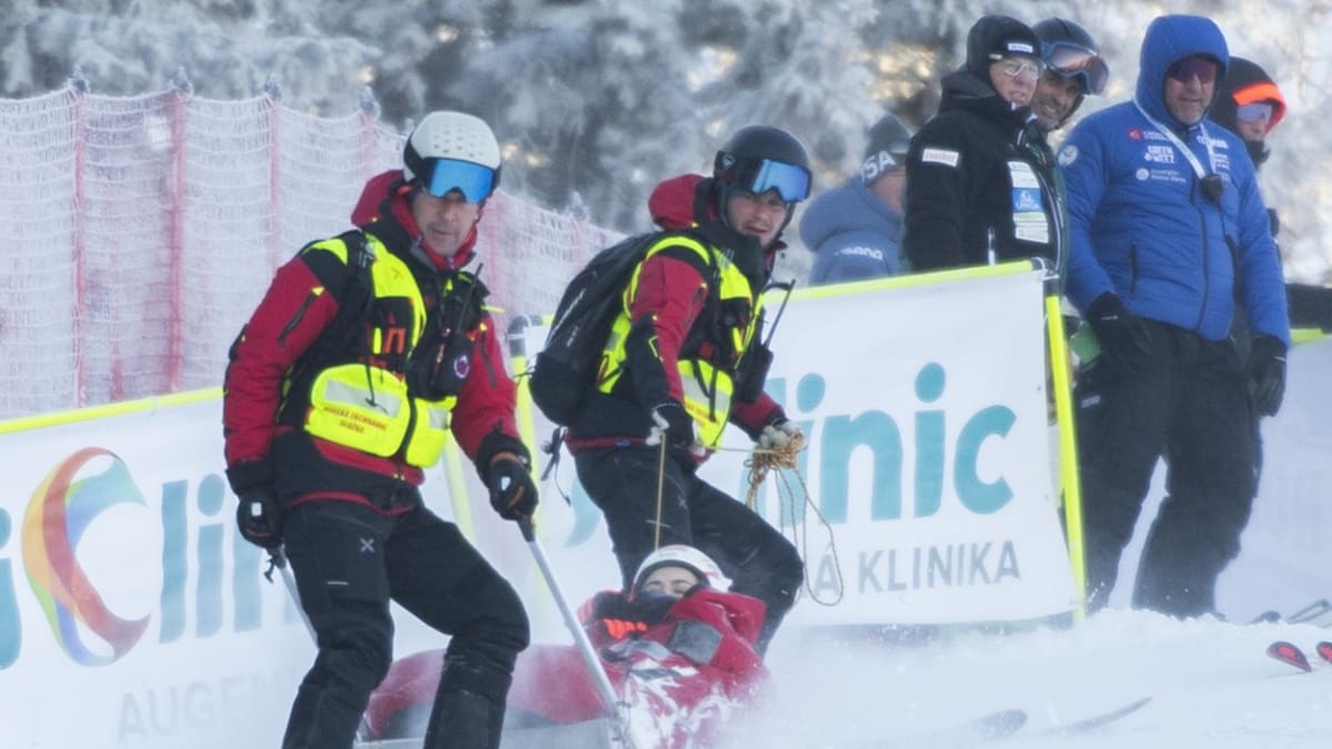 Slovenská lyžařka Petra Vlhová byla převezena do nemocnice přímo ze sjezdovky (20. 1. 2024).
