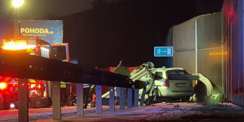 Smrtelná nehoda na D1. Řidič osobního vozu fatálně chyboval během předjíždění kamionu