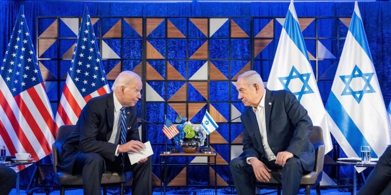 Americký prezident Joe Biden a izraelský premiér Benjamin Netanjahu během setkání (18. 10. 2023)