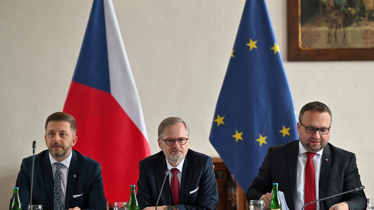 Předseda vlády Petr Fiala (ODS) a jeho místopředsedové Vít Rakušan (STAN) a Marian Jurečka (KDU-ČSL)