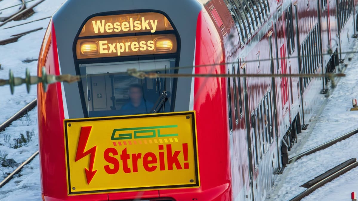 Vlak Deutsche Bahn upozorňuje na blížící se stávku, 22. ledna 2024.