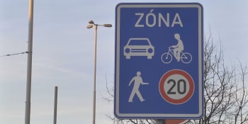 Brno jako první zavádí dopravní novinku. Přetahovanou o zónu v centru řeší nezvyklá značka