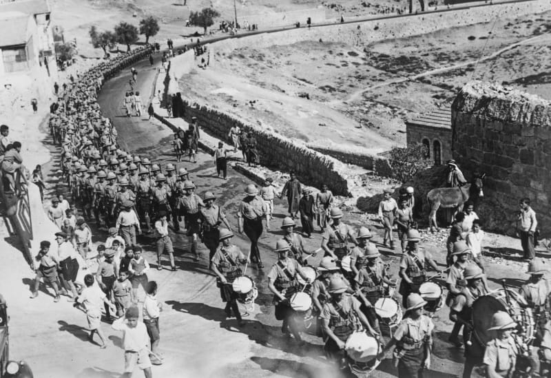 Britští vojáci pochodují do Jeruzaléma (1938)