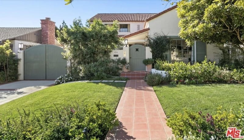 Herečka Emma Stone prodává dům v Los Angeles: Nemovitost stojí v losangeleské čtvrti Westwood a její cena v přepočtu činí zhruba 91 milionů korun. 