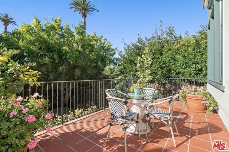 Herečka Emma Stone prodává dům v Los Angeles: Venkovní posezení na terase