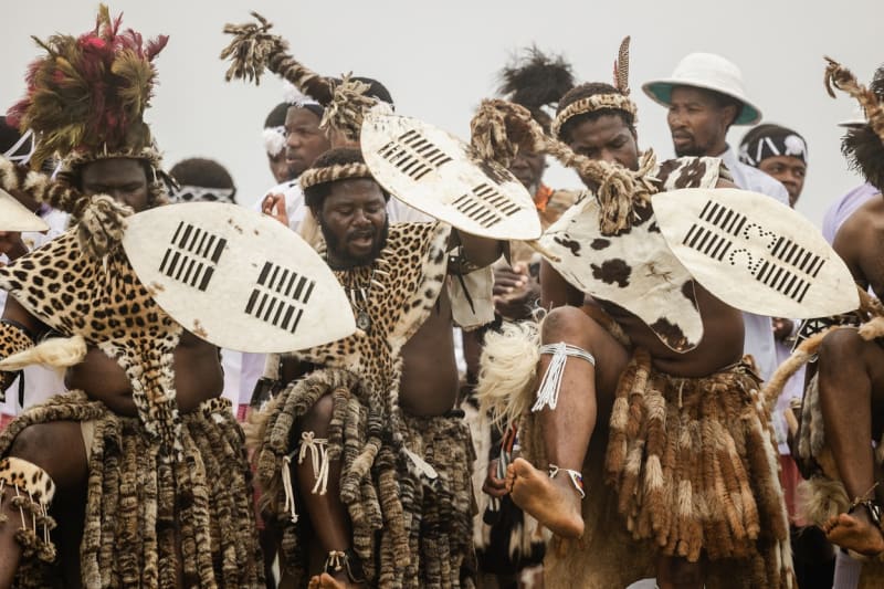 Soudobí zuluští tanečníci