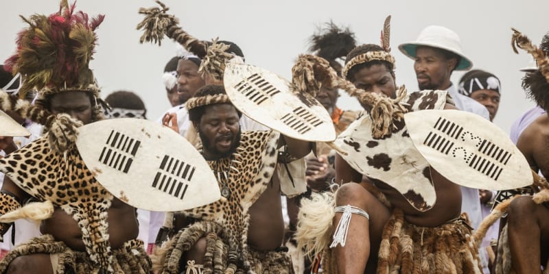 Soudobí zuluští tanečníci