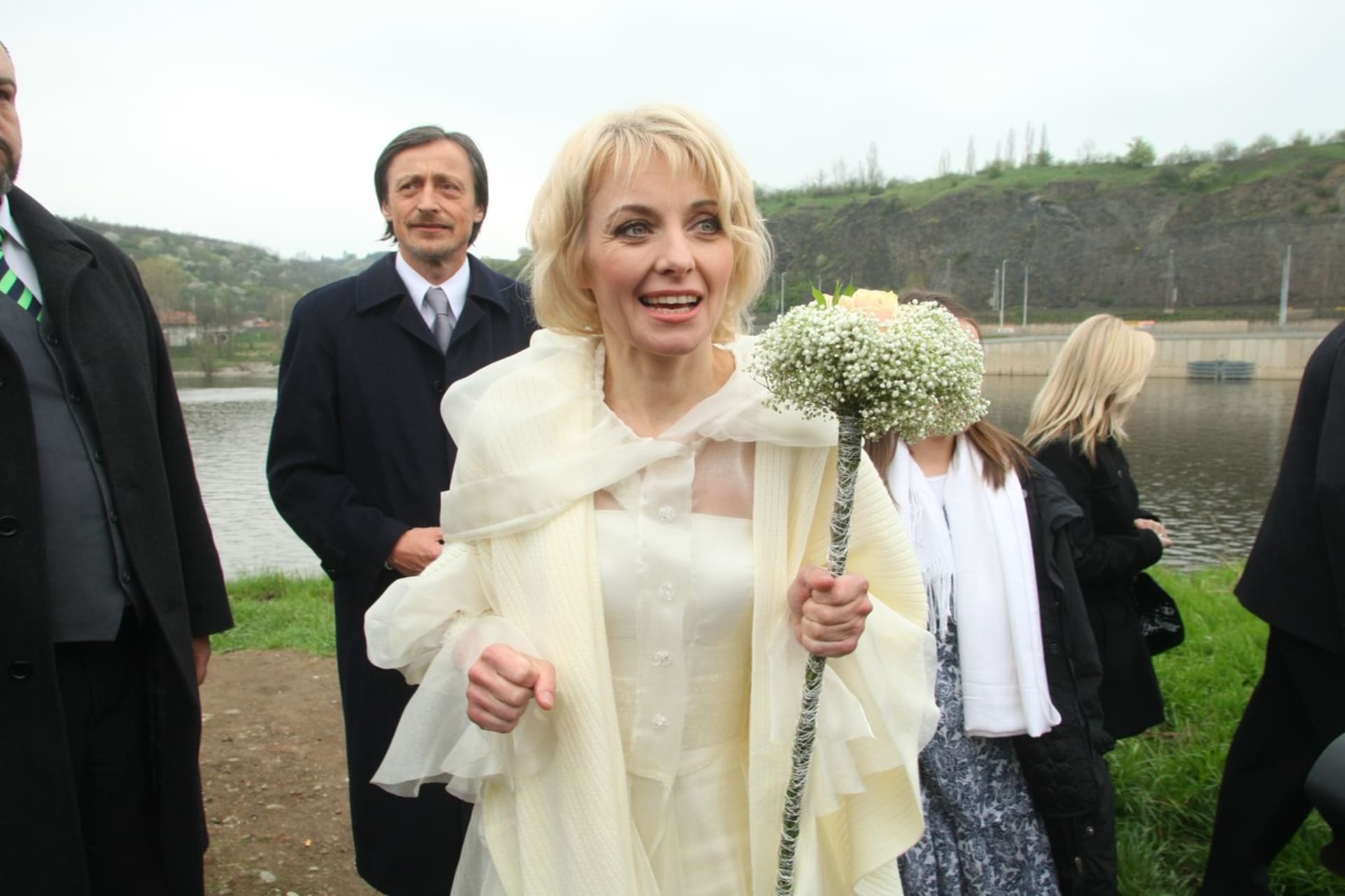 Herečka Veronika Žilková na své svatbě se Stropnickým (rok 2008)