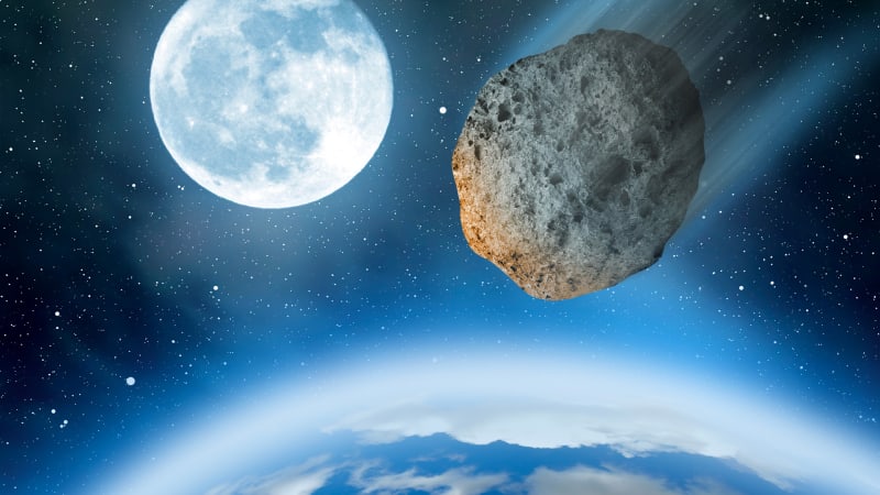 Asteroid letící kolem Země