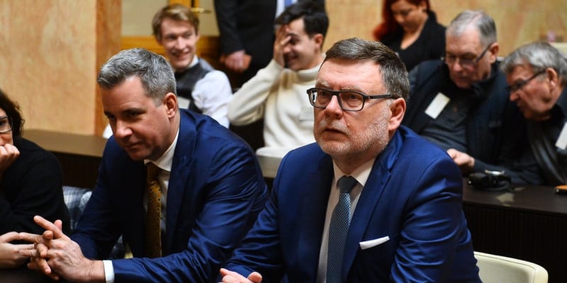 Vyslechnout si rozhodnutí soudu dorazil i ministr financí Zbyněk Stanjura (ODS) (24. 1. 2024).