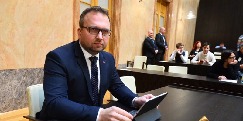 Vyslechnout si rozhodnutí soudu dorazil i ministr práce a sociálních věcí Marian Jurečka (KDU-ČSL) (24. 1. 2024).