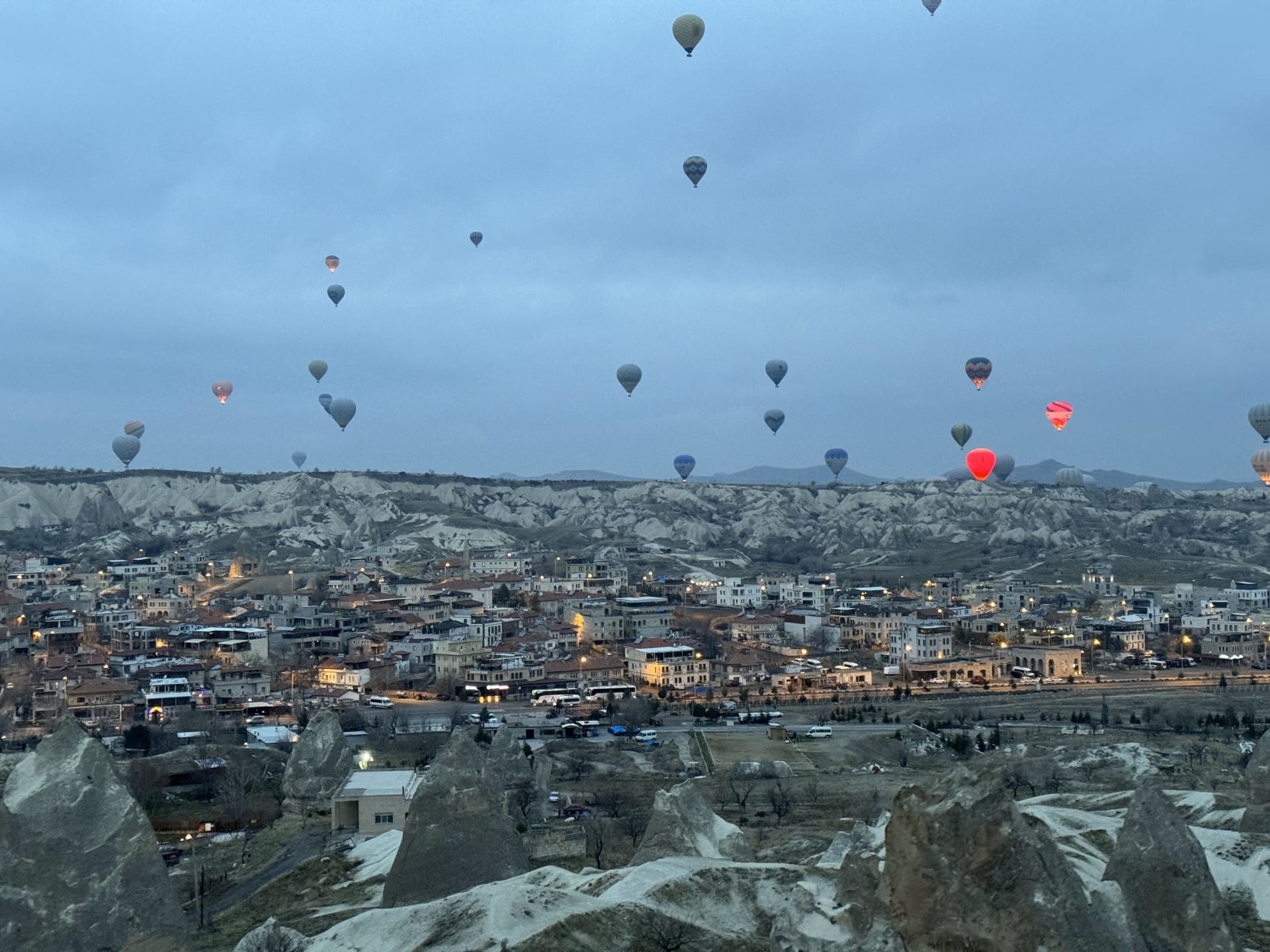 Zažít let balónem v rámci fiesty desítek dalších balónů nad Kapadokií patří k zážitkům, které by měl každý aspoň jednou za život absolvovat.