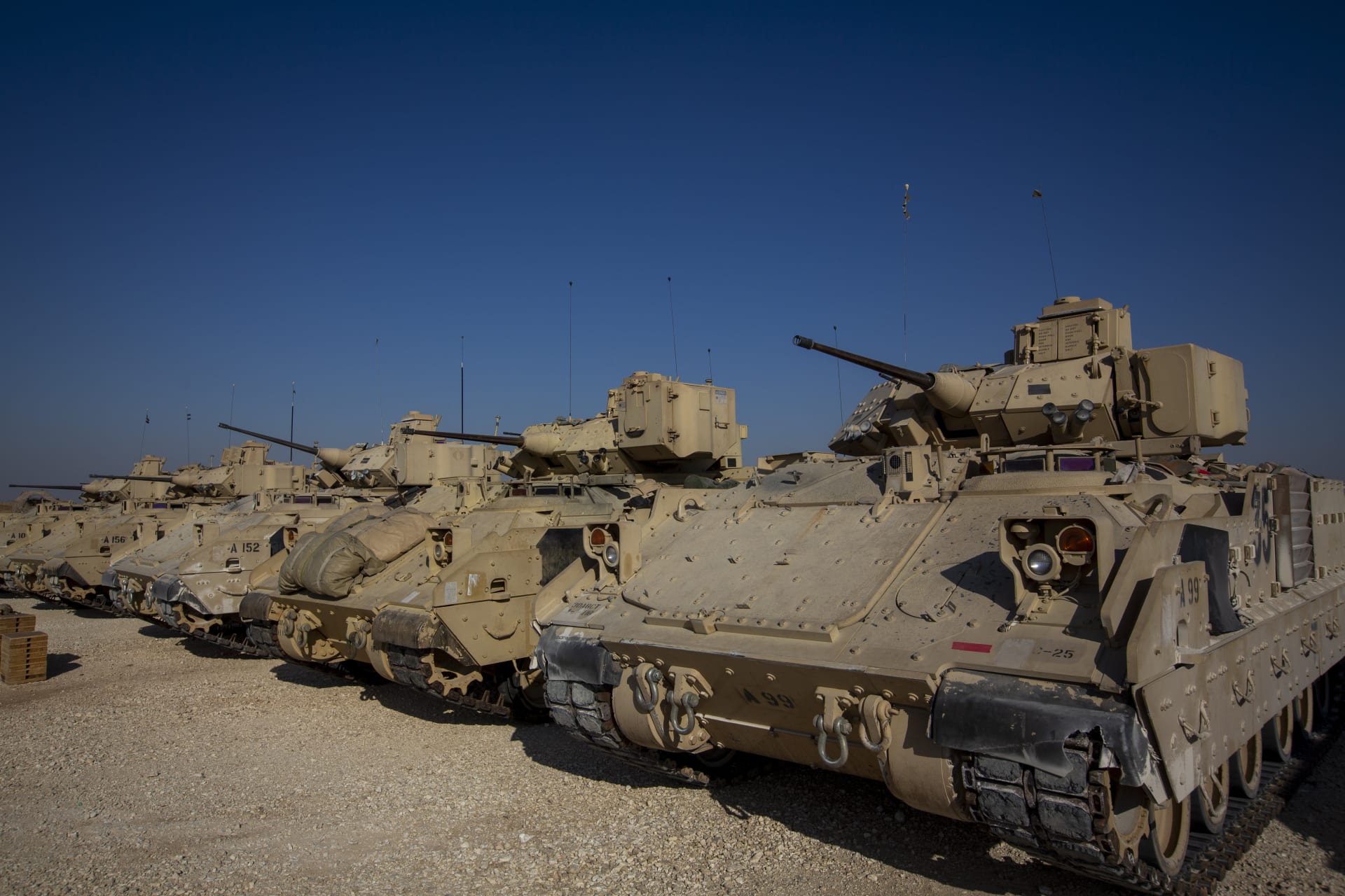Americké obrněné vozy M2 Bradley v Sýrii (2019)