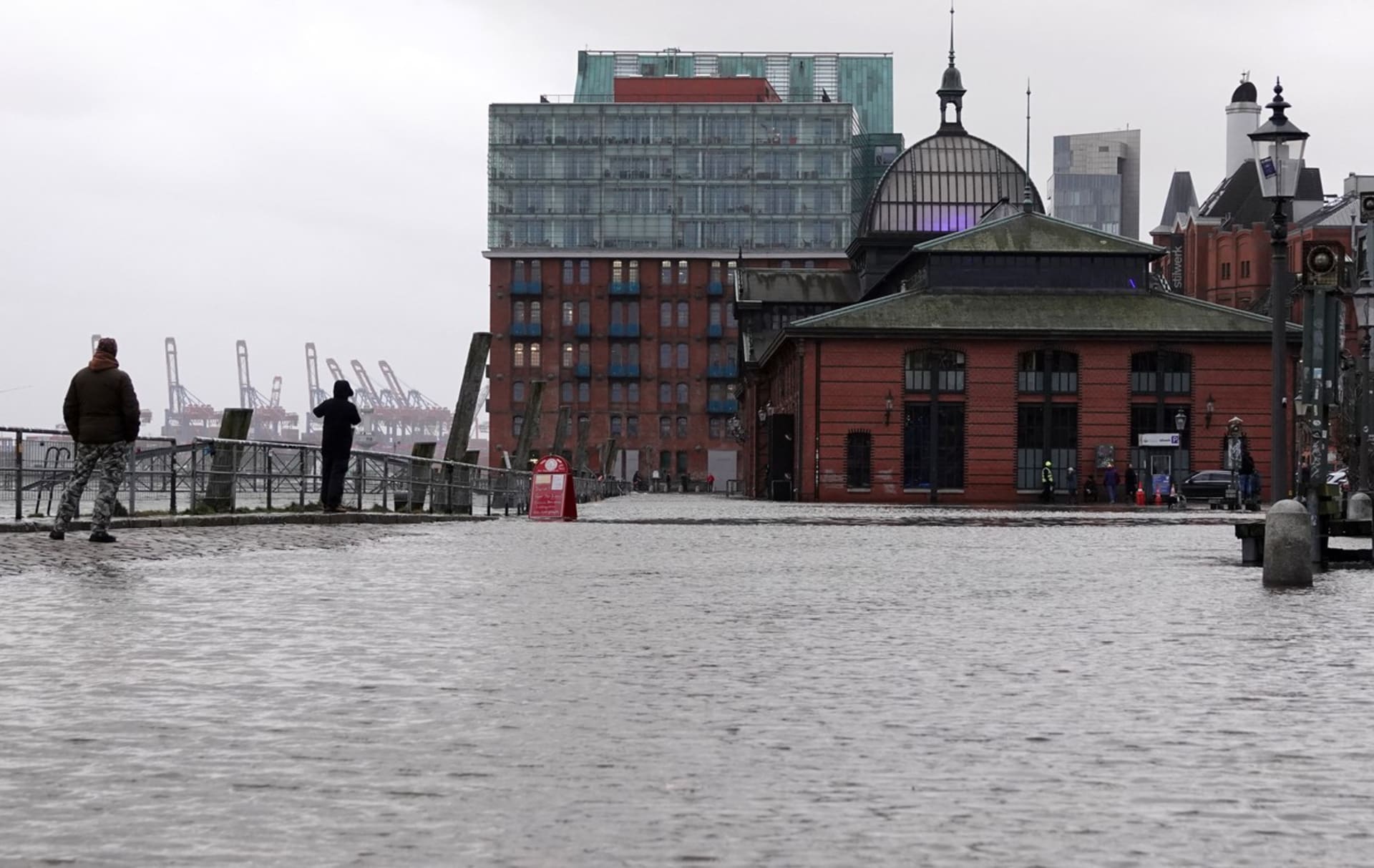 Záplavy v Hamburku, které má na svědomí bouře Jitka.