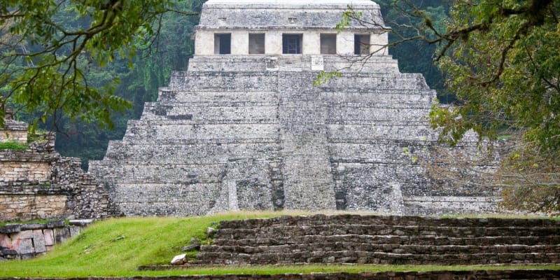 Inspirací pro stavitele Leninova mauzolea byl i Chrám nápisů v mayském Palenque
