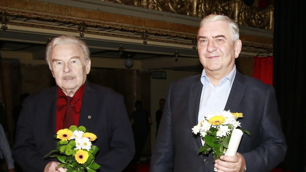 Luděk Munzar se svou manželkou Janou Hlaváčovou kvůli Miroslavu Donutilovi kdysi odešli z Národního divadla. 
