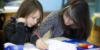 Mají se školákům zrušit domácí úkoly? V Polsku to už udělali, pro je i řada českých škol