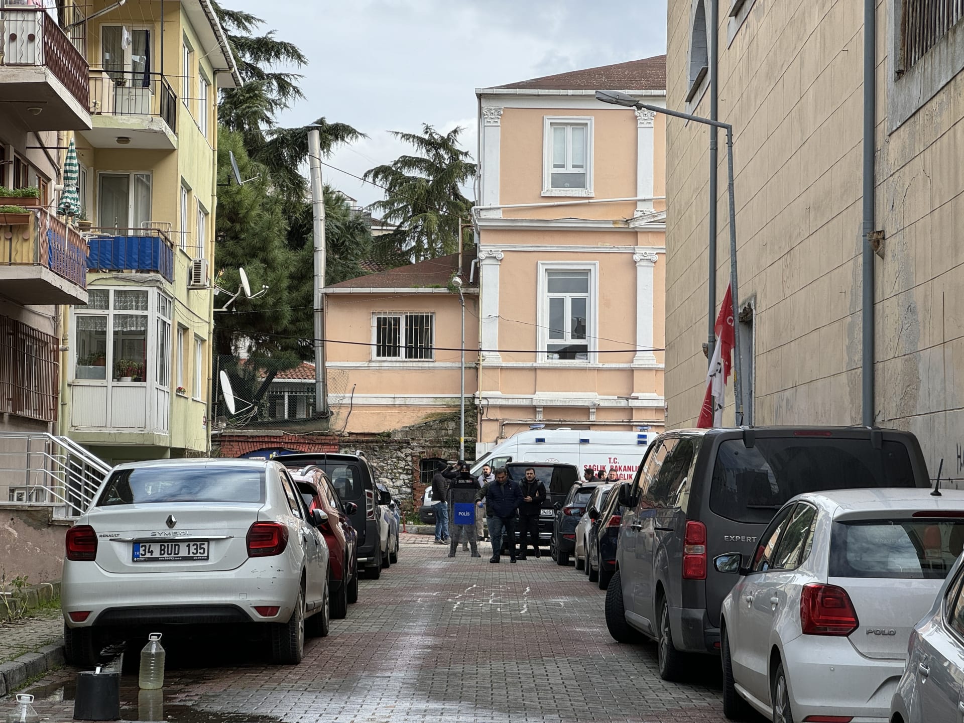 V istanbulském kostele zaútočili dva ozbrojenci během mše.