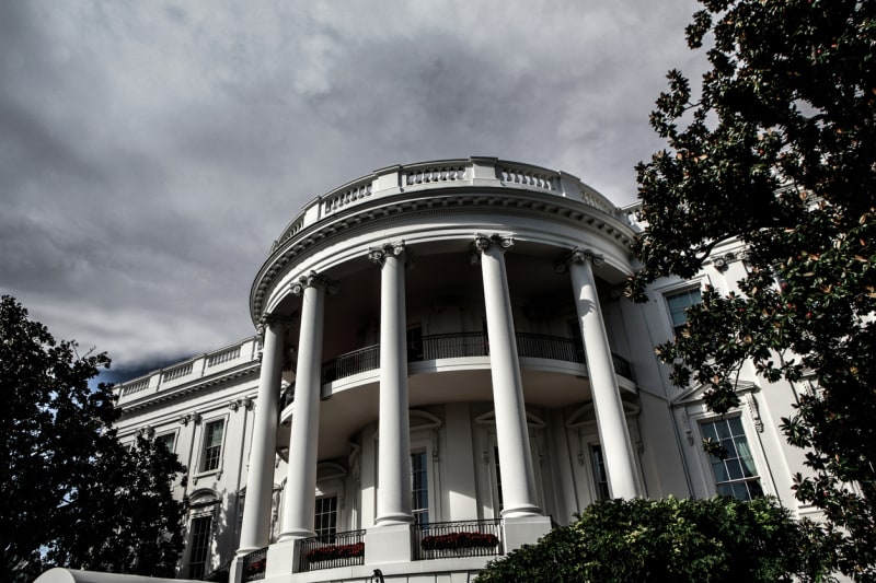 Sídlem amerických prezidentů je Bílý dům.