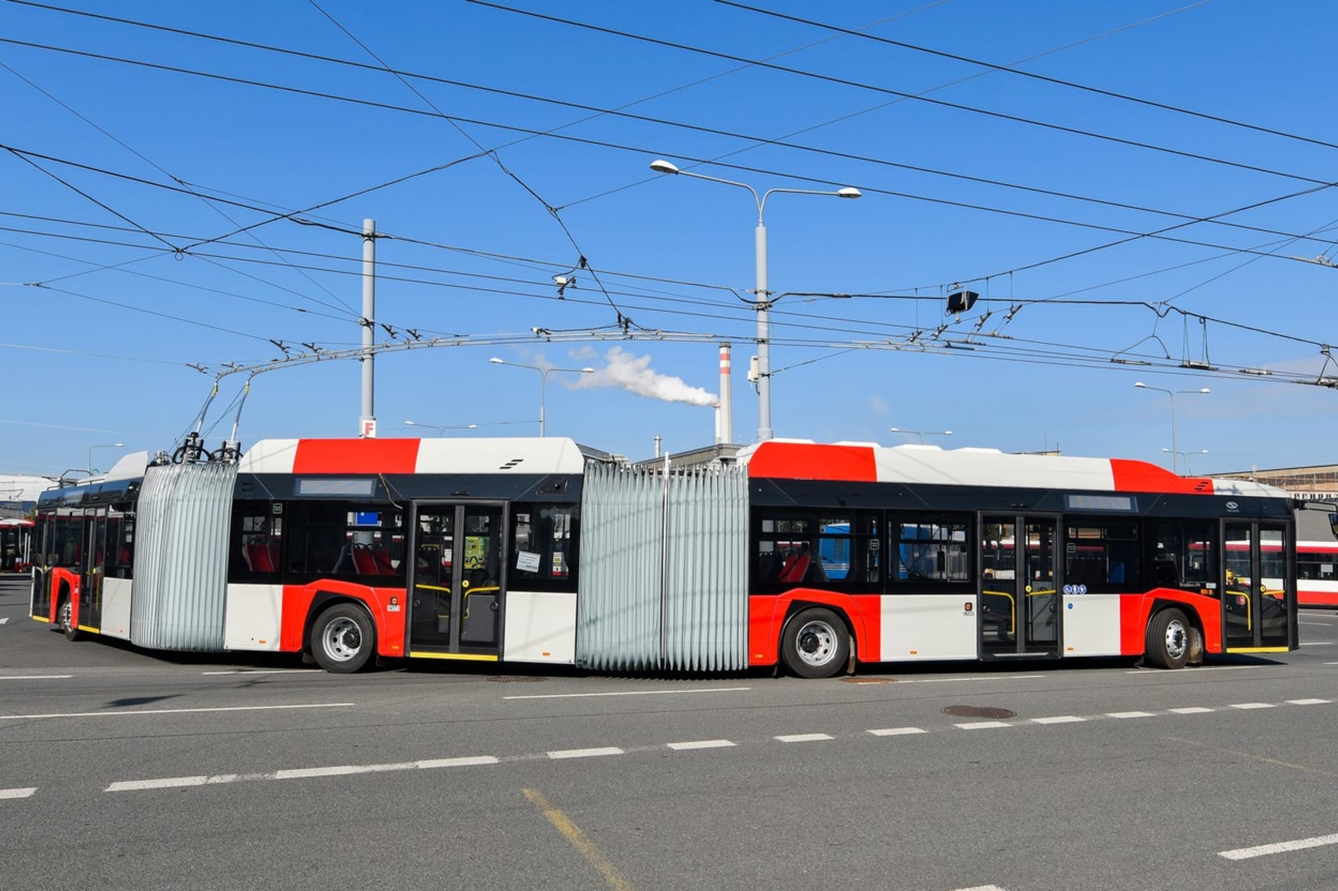 Velkokapacitní čtyřiadvacetimetrový trolejbus Škoda Solaris 