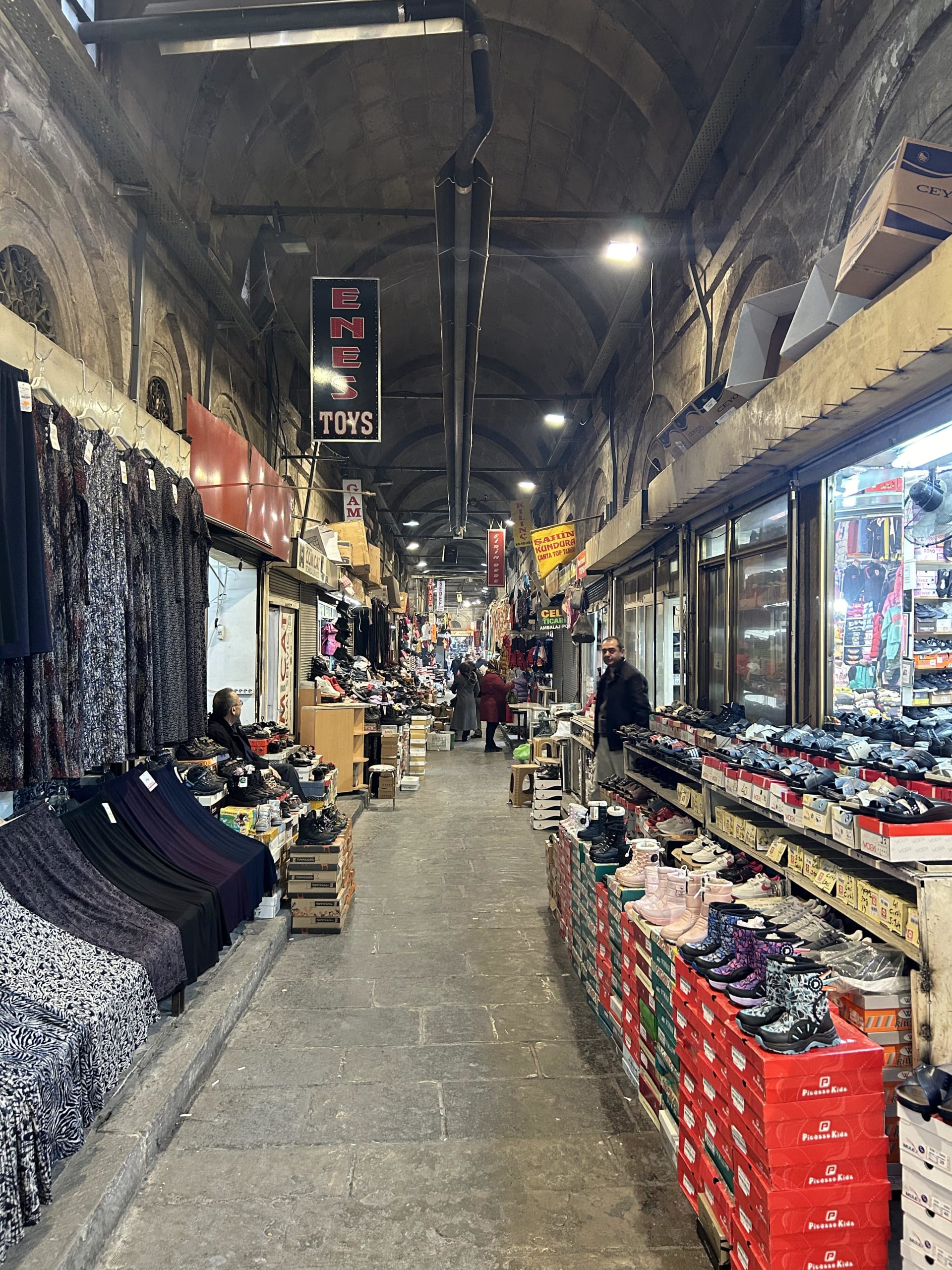 Na obrovském bazaru v centru Kayseri dokážete sehnat opravdu cokoli. Smlouvání o ceně je zde očekávanou samozřejmostí.