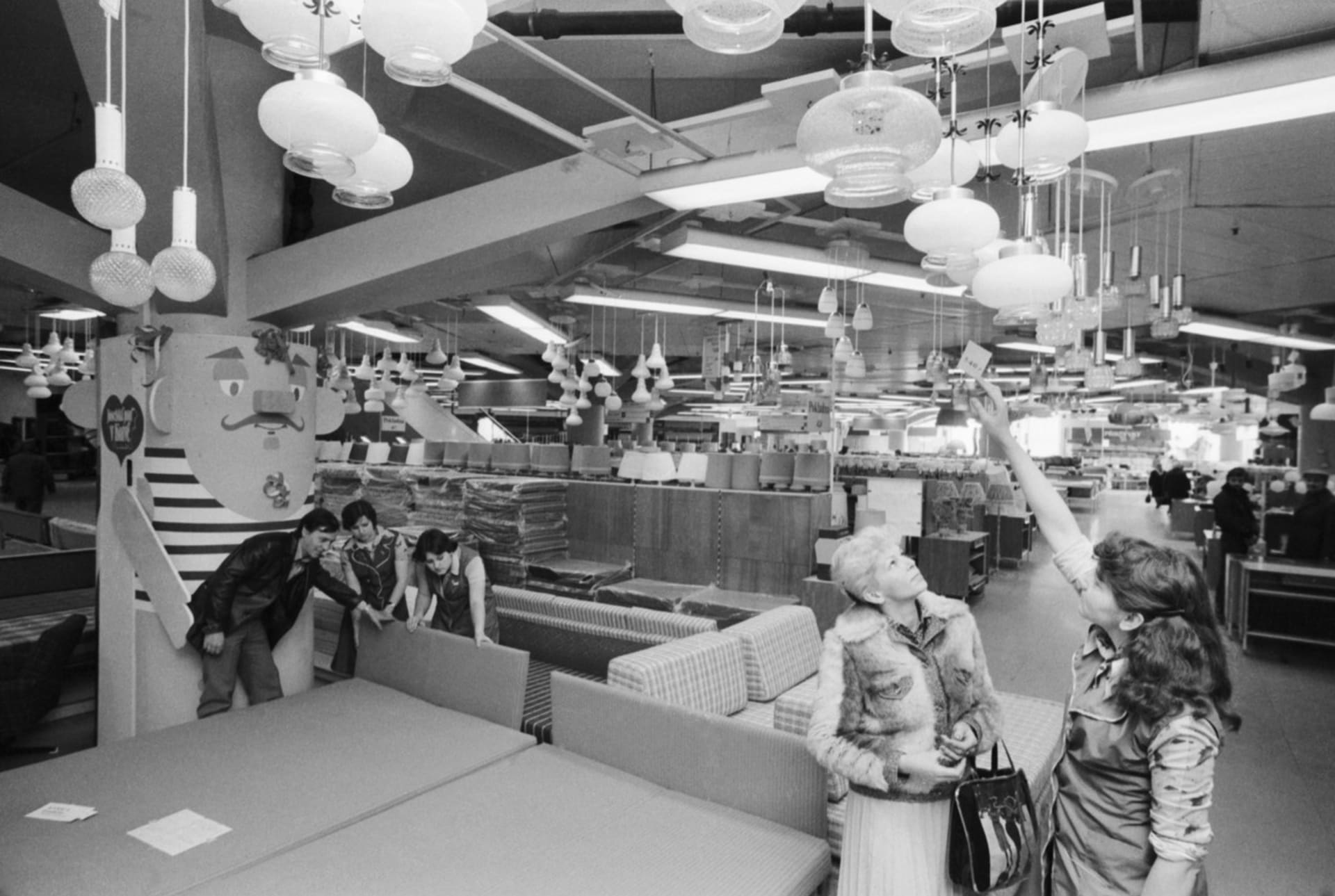 Obchodní dům Kotva v roce 1980