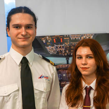 Mladí ukrajinští piloti Danylo Osadčij a Vira Lytvynová