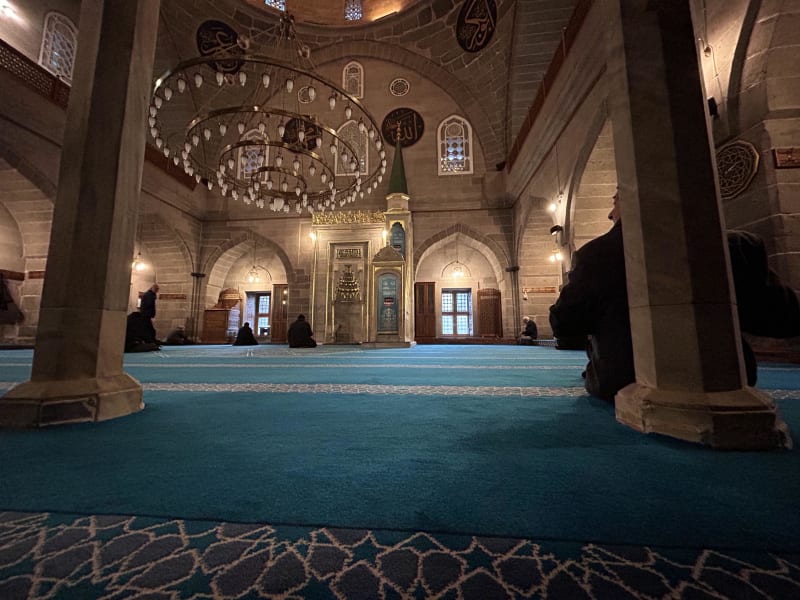 Za návštěvu v Kayseri rovněž stojí zdejší významné mešity.