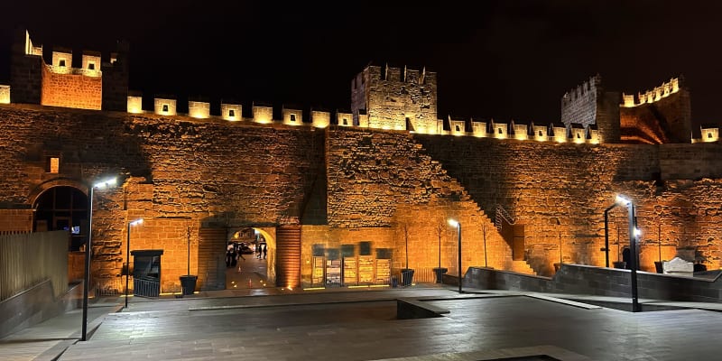 Hrad v centru Kayseri je dnes volně otevřenou součástí města.