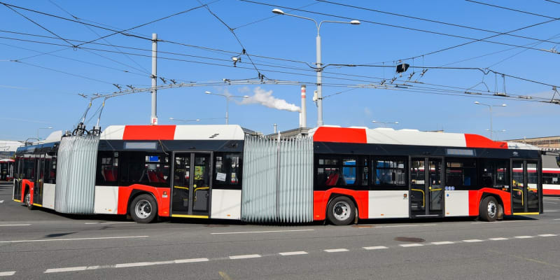 Velkokapacitní čtyřiadvacetimetrový trolejbus Škoda Solaris 