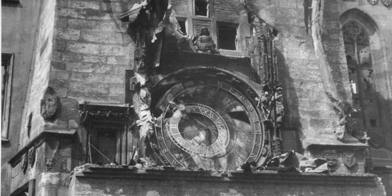 Orloj byl těžce poničen na konci II. světové války