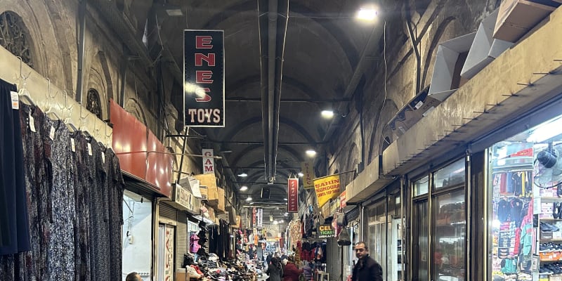 Na obrovském bazaru v centru Kayseri dokážete sehnat opravdu cokoli. Smlouvání o ceně je zde očekávanou samozřejmostí.