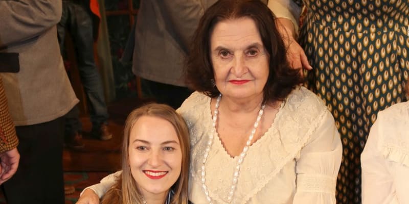 Herečka Eva Holubová s půvabnou dcerou Karolínou. 