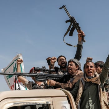 Jemenští povstalci Hútíové protestující proti USA a Izraeli