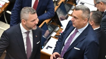 „Bratrovražedný“ boj na Slovensku: Zrada a sexuální orientace, útočí na Pellegriniho kolega