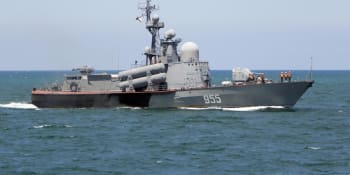Zničili jsme ruský raketový člun, tvrdí ukrajinská rozvědka. Útok zaznamenala na video