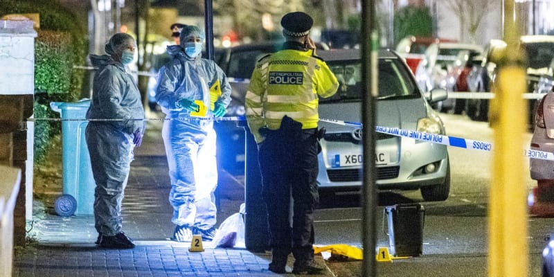 Po útoku v londýnském Claphamu je devět zraněných (1. 2. 2024).