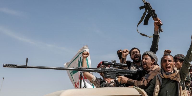 Jemenští povstalci Hútíové protestující proti USA a Izraeli