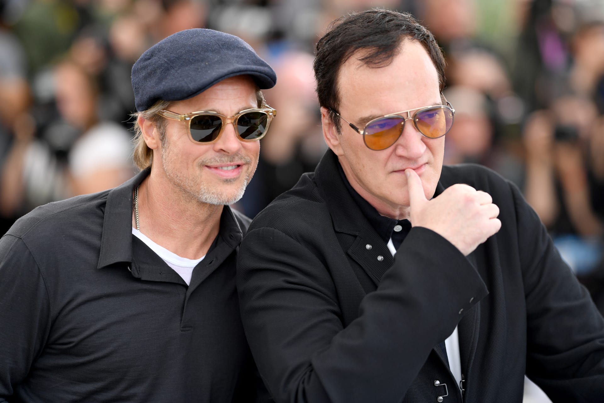 Brad Pitt a Quentin Tarantino při propagaci filmu Tenkrát v Hollywoodu