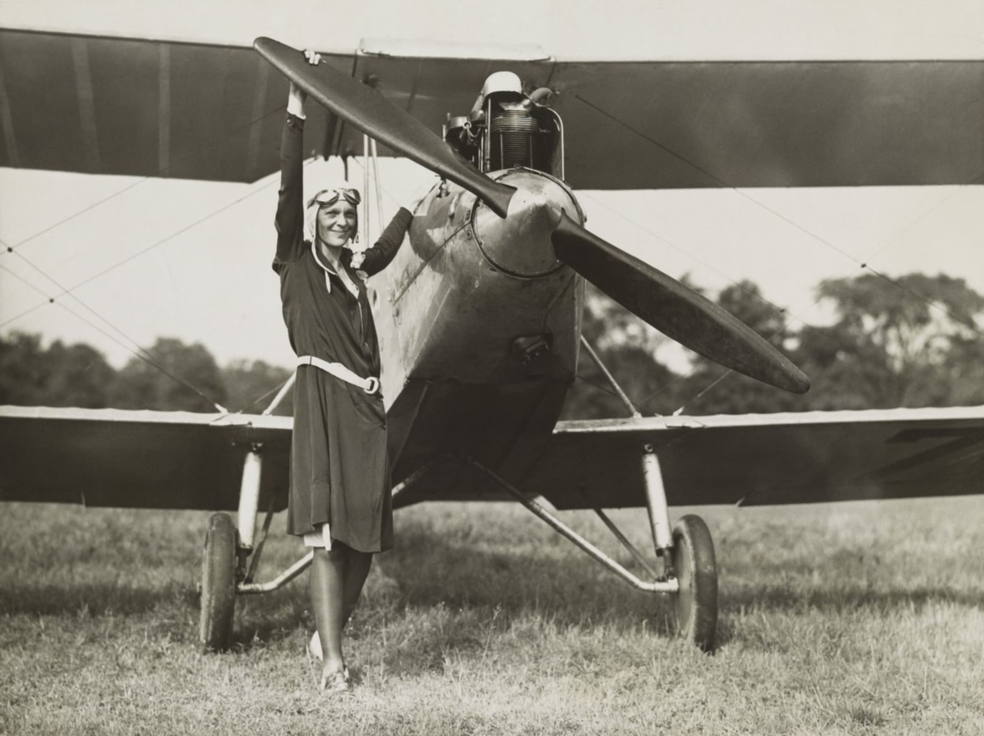 Amelia Earhartová se se svým letounem ztratila v Tichém oceánu v roce 1937.