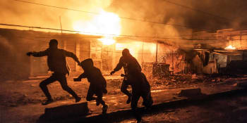 Záběry plamenné zkázy v Keni: Explodovalo auto s plynem, hřib připravil o život několik lidí