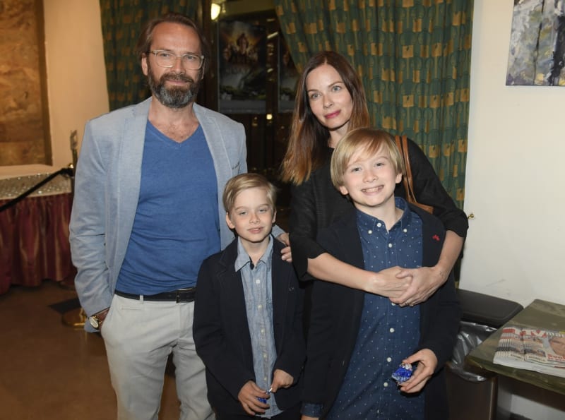 Se slovenskou herečkou Zuzanou Šulajovou, kterou si bral po dvanáctiletém vztahu, má dva syny: Jakuba a Matěje.
