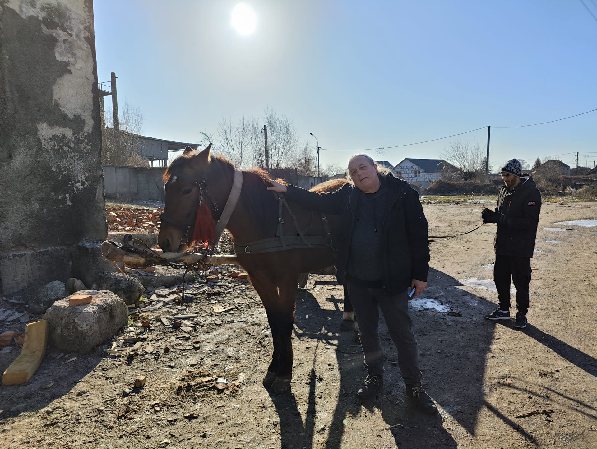 V romské osadě Radvanka v ukrajinském Užhorodě. U koně autor reportáže.