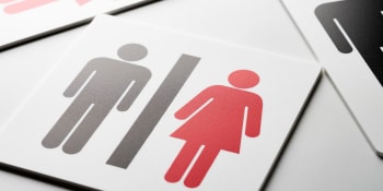 Transgender žáků přibývá. Školy v Česku se jim snaží vyjít vstříc, vyčlenily jim toalety